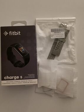 Fitbit Charge 5 with Accessories